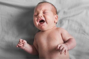 colica e refluxo em bebes